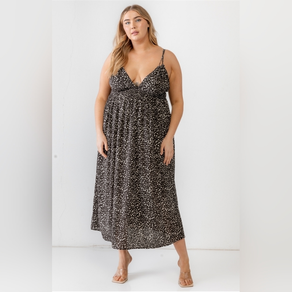 Junior Plus Black Floral Smocked Waist Sleeveless Midi Dress